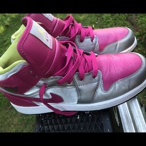 💥💥💥🌟Nike Air Jordan retro 1 mid pink & sliver